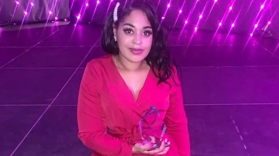 Ellisha Soanes with her AOC award