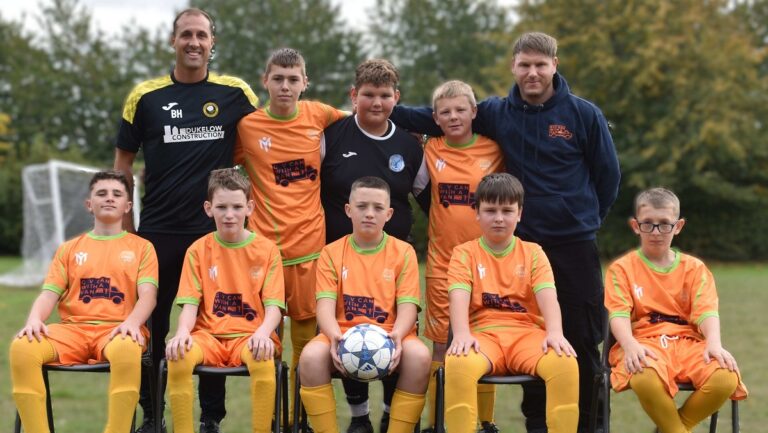 Chalk Hill get ready for their first game of the season with manager Byron Higgins ((back left) and sponsor Gav 'Can With a Van' Brightwell
