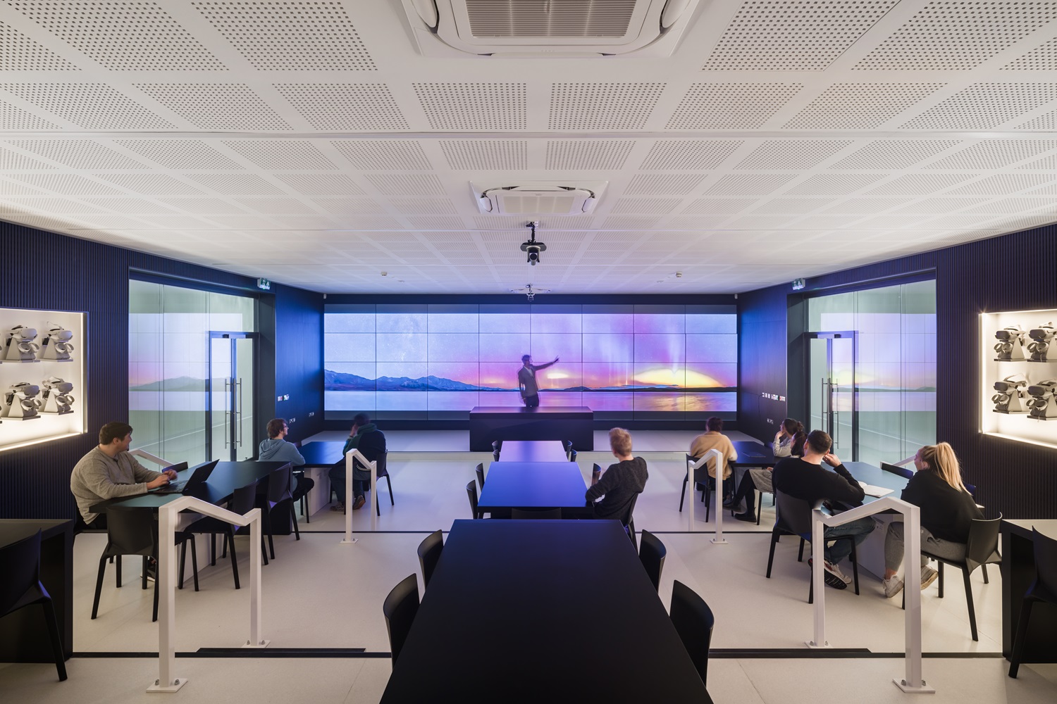 XR LAB 032 Lecturer HI RES