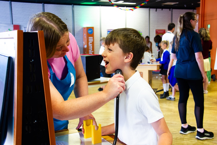 Mayoral visit to Cambridge Science Centre in Wisbech highlights the importance of awe-inspiring science in nurturing the region’s young talent 5 Science Communicator Helen shows a pupil from Alderman Payne Primary how the voice-chord-player works