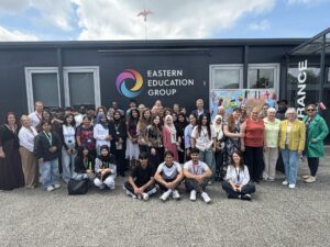 A large group photo at the refugee picnic